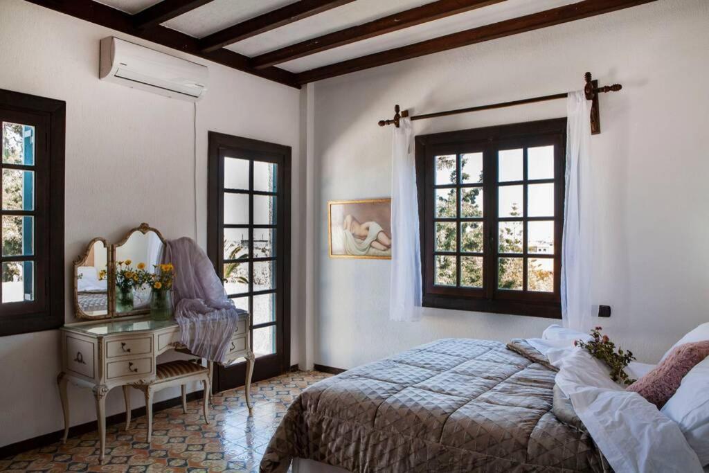 Villa Velissarios: Wonderful Villa Next To Beach Aegina Exterior foto
