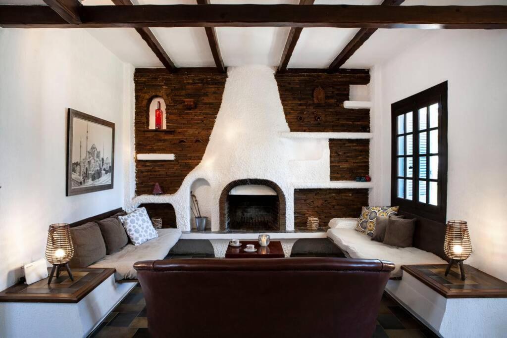 Villa Velissarios: Wonderful Villa Next To Beach Aegina Exterior foto