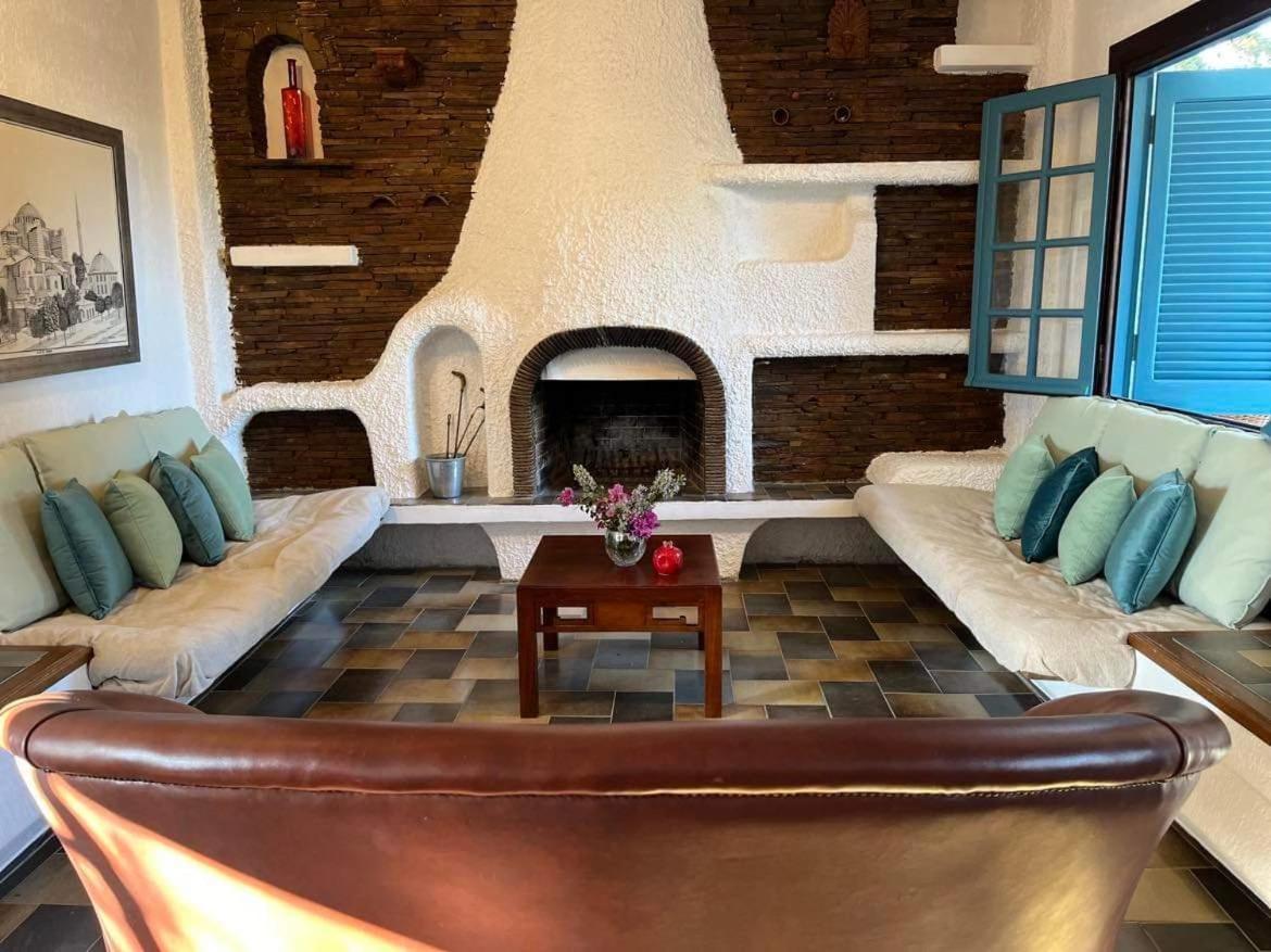 Villa Velissarios: Wonderful Villa Next To Beach Aegina Exterior foto
